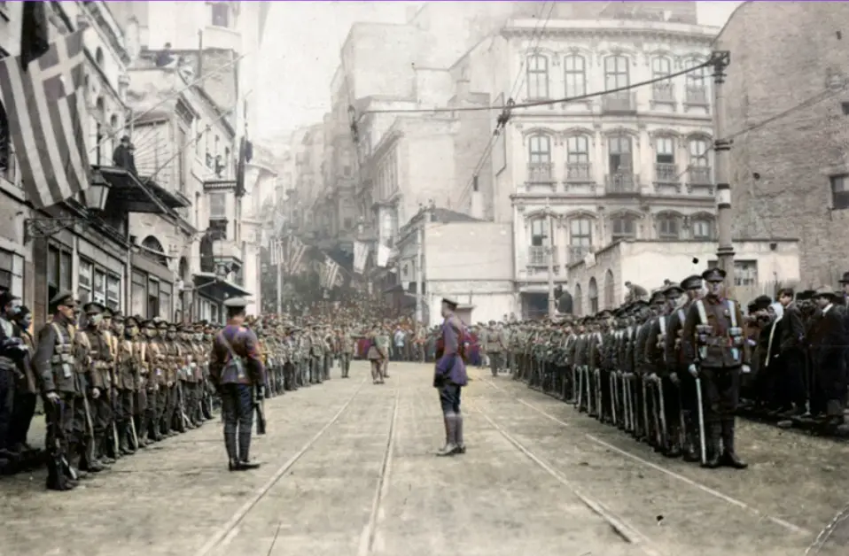 İstanbul İşgal Orduları'na bağlı İngiliz Birlikleri General Allenby'i beklerken