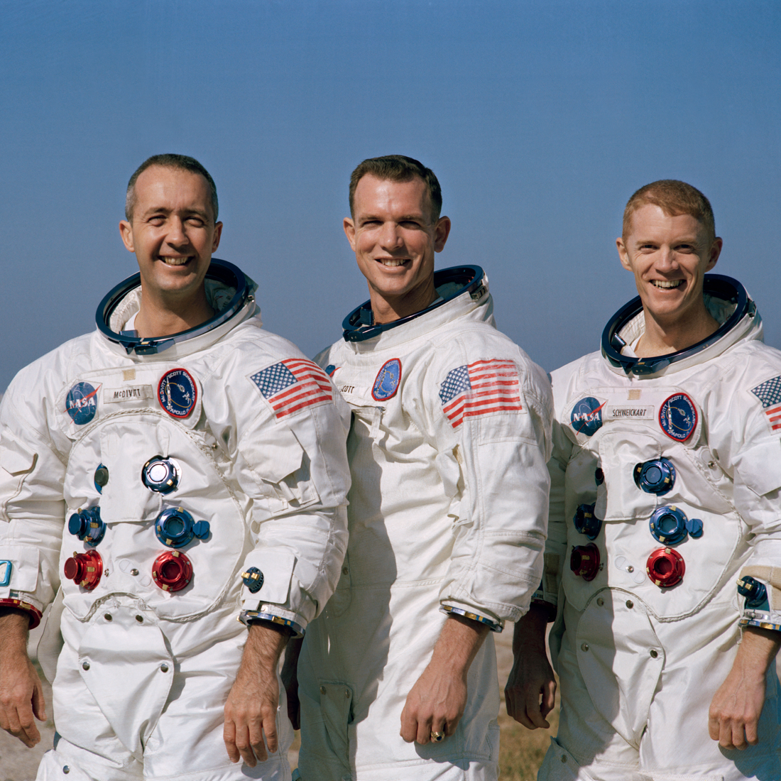 Apollo 9 ekibi, James McDivitt, David Scott, Russell Schweickart, NASA astronotları, Ay görevleri, Apollo 9, uzay keşfi, Apollo programı, komutan James McDivitt, komuta modülü pilotu David Scott, Ay modülü pilotu Russell Schweickart, insanlı uzay uçuşu, NASA tarihi görevleri, uzay mühendisliği, astronot portresi