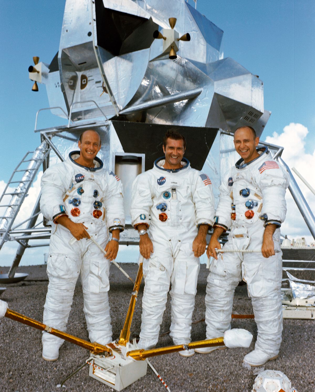 Apollo 12 ana ekibi, Charles Conrad Jr., Richard F. Gordon Jr., Alan L. Bean, NASA astronotları, Ay'a iniş görevi, Apollo 12 görevi, 1969 Ay görevi, uzay keşfi, NASA Ay görevleri, Apollo 12 astronotları, Eylül 1969, Ay'a iniş mürettebatı, Apollo programı, uzay tarihi, insanlı uzay uçuşu