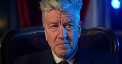 David Lynch yapay zeka, Lynchian yapay zeka portresi, David Lynch futuristik tasarım, sürrealist AI sanat, yapay zeka sineması, David Lynch portresi, sinema ve yapay zeka, Lynchian görsel sanat, futuristik sanat tarzı, yapay zeka ve sinema estetiği, David Lynch stilindeki AI sanat, sinematografik yapay zeka, yapay zeka görselleri, sinema ve teknolojinin birleşimi, David Lynch karanlık sanat, sürrealist portre tasarımı